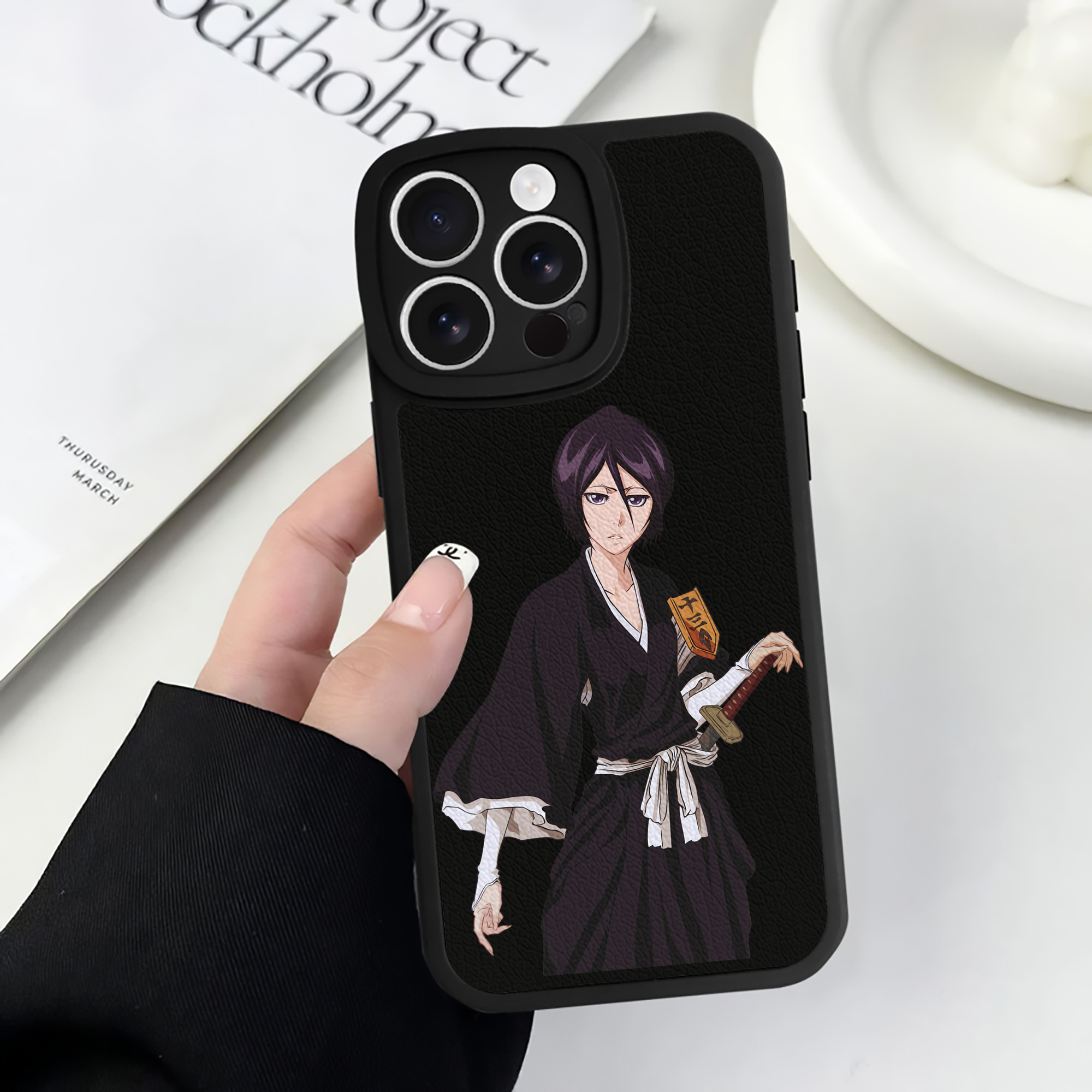 （画像用） ブリーチ 朽木ルキア BLEACH Kuchiki Rukia 【iPhone 16シリーズ対応】シリコンスマホケース（レザー調） 材質：シリコン